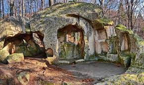 In romania, cea mai cunoscuta formatiune de acest gen se gaseste in judetul buzau. 10 Cele Mai Frumoase Locuri Din JudeÈ›ul BuzÄƒu