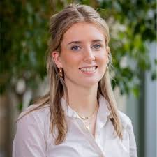 Ik zag dat je regelmatig opdrachten als dagvoorzitter doet, superleuk! Het  lijkt mij daarom leuk om je een profiel aan te bieden op onze website.”  Yesssss! Dacht ik, toen ik bovenstaande tekst