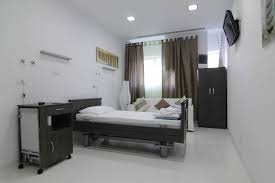 Este o clinica universitara cu o activitate stiintifica sustinuta, in care pacientii primesc o ingrijire medicala adecvata. Spitalul De Ortopedie Si Chirurgie Plastica Medlife Medlife