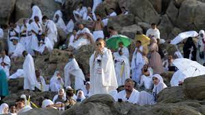 Wukuf di padang arafah ini tepatnya dilakukan diatas bukit yang bernama jabal rahmah. Suhu Saat Wukuf Di Arafah Capai 33 Hingga 37 Derajat Celcius Haji Liputan6 Com