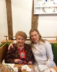 The cookbook, by vefa alexiadou. Befa Ale3iadoy Ntina Nikolaoy H Sygkinhtikh Synanthsh Dyo Megalwn Kyriwn Ths Mageirikhs Sto Parisi Fwto Eirinika Gr
