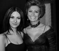 Laura pausini and tiziano ferro — non me lo so spiegare (io canto 2006). Laura Pausini Esce Oggi Io Si Nel Film Della Loren Wondernet Magazine