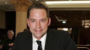 Der schauspieler christian kahrmann hat über seinen krankheitverlauf berichtet. Wahnsinn Dieser Tote Lindenstrasse Charakter Kehrt Zuruck Promiflash De