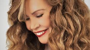 Η Ελένη Δήμου ερμηνεύει τραγούδι αφιερωμένο στη Μαλβίνα Καράλη