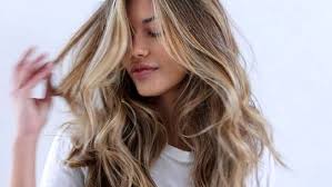 Capelli lunghi mossi scalati haare wachsen, glatte haare, lockige haare, blonde gewellte haare. Capelli Mossi E Voluminosi Tre Acconciature Da Fare Prima Di Andare A Dormire