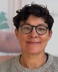 Carly Yates's Instagram, Twitter & Facebook