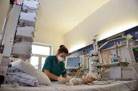 Aceasta a precizat că imaginea a fost preluată de la asistenta medicală de la spitalul matei balș, gabi ciobanu. Se IntamplÄ In Romania Reportaj Din Spitalul In Care Medicii Èi Au Cusut Buzunarele Cristina Lica