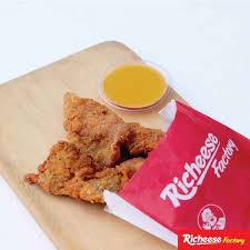 Richeese factory adalah sebuah jaringan rumah makan siap saji asal indonesia dengan menu utama ayam goreng dan keju yang dimiliki oleh pt richeese kuliner indonesia, anak usaha kaldu sari nabati. Richeese Factory Boulevard Panakkukang Makassar Traveloka Eats