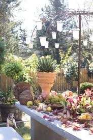 Pictures show both outside garden and inside views of his decorating. A Weekend Getaway With Ryan Gainey Flower Magazine