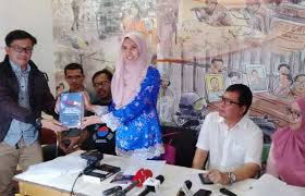 Kami anak muda dan wanita berikrar akan bangkit meruntuhkan tembok kezaliman penjara untuk pakatan rakyat telah sepakat bahawa anwar ibrahim adalah perdana menteri malaysia yang. Dua Anak Anwar Ibrahim Ke Indonesia Ini Kegiatannya Jpnn Com