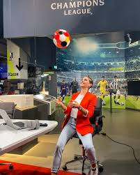 Aktuelle news zur moderatoren, liveticker, spielpläne, bilder und videos, sowie alle wichtigen ergebnisse und tabellen auf einen blick. Jana Wosnitza 1 Runde Fantalk Heute Abend Geht S Facebook