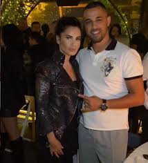 Vedeta tv a dezvaluit ca a facut trei avorturi in tinerete. Oana ZÄƒvoranu È™i Alex Ashraf È™i Au MÄƒrit Familia AnunÈ›ul SurprinzÄƒtor Al ActriÈ›ei De Azi Sunt MamÄƒ Foto Spynews Ro