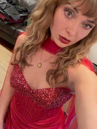 Never mess with a cowgirl in a pink dress… 💃 Been wanting to shoot here  for a minute! Anyone recognize this place? This week I'm