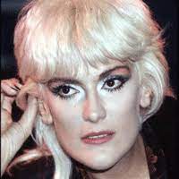 Donatella rettore (castelfranco veneto, italy, 8th july 1955) is an italian singer and songwriter. Donatella Rettore Tutti Gli Accordi 100 Corretti