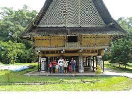 Cuman nanya aja supaya gk salah jawabannya. Rumah Bolon Rumah Adat Yang Menjadi Lambang Budaya Suku Batak