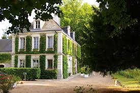 Hotel Le Chateau De L Isle A Civray De Touraine Pres Du Chateau De Chenonceau In 2020 French House Guest House Architecture Design