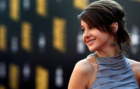 Opening in theaters friday is divergent, the dystopian action thriller based on the hit ya novel by veronica roth. Wallpaper Girls Girls Actress Actress Shailene Woodley Divergent Shailene Woodley Divergent Images For Desktop Section Devushki Download
