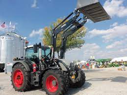 Fendt 724 Tractor With 5x90 Loader Fendt Traktoren Landmaschinen