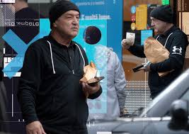 Maybe you would like to learn more about one of these? Gigi Becali A ImpÄƒrÈ›it Pe StradÄƒ Bancnote De 200 De Lei Dintr O PungÄƒ TicsitÄƒ Cu Bani Charotar Samachar