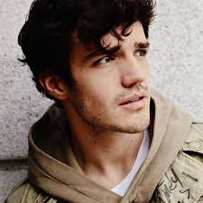 Aaron Carpenter no Instagram: “🤨”