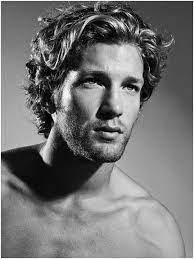 For men, the fashionable and functional merits of messy hairstyles are literally endless. 11 Extraordinary Medium Hairstyles For Men Cute Wavy Hair Men Mens Hairstyles Medium Medium Hair Styles