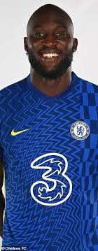 It has a huge three mobile logo plastered across the front and a hyundai badge printed on the sleeve. Ceyenvjesa Kom
