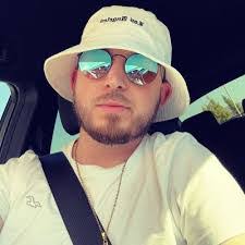 Chris Moulder's Instagram, Twitter & Facebook