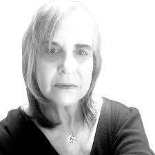 Cô ấy không phải là một ứng cử viên. Cô ấy không được bầu, cô ấy đã được  cài đặt. Và sau đó cô ấy thua. Cô ấy đã mất rất lớn.