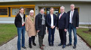 0 45 62 / 89 35. Albert Schweitzer Schule In Neuer Hand Herford Aktuell