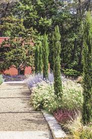 architecture design et contemporaine piscine et maison realisees par des architectes jardin provencal jardin mediterraneen creation jardin