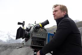 30 de julio de 1970) es un director de cine, guionista, productor y editor británico, nominado en cinco ocasiones al premio óscar.en sus películas se tratan con frecuencia temas de la psicología, como la memoria en memento, los sueños en inception o el tiempo en tenet. Christopher Nolan Hollywoods Letzter Pionier Wird Funfzig