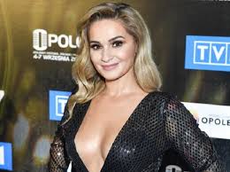 Oficjalne konto prowadzone przez ewelinę lisowską. Ewelina Lisowska Na Plazy Prezentuje Obfity Biust Ale Masz Fajne Cycole Super Express Wiadomosci Polityka Sport