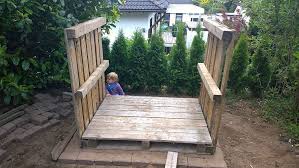 Toom Kreativwerkstatt Kinderspielhaus Aus Paletten Kinderspielhaus Aus Paletten Kinder Gartenhaus Gartenhaus
