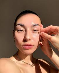 ✨Your go-to serum for dewy, plump skin this winter✨ Lock in hydration for  up to 24 hours with our Barrier Boost Serum🥰