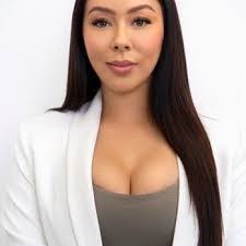 Sarah Reyes's Instagram, Twitter & Facebook