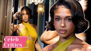 Video- Elisa Gayle Ritter Biography Elisa Gayle Ritter is an American  television producer. She is perhaps one of the most talked-about  celebrities because of her mistaken identity with Reba McEntire. Elisa was