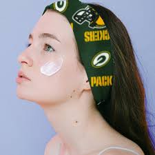 Green Bay Packers 58" x 2 yd 100% Polyester Fleece Logo Baseball Sports  Precut Sewing & Craft Fabric, Yellow and Green