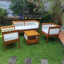 Kulit lembut, tahan pakai dan mudah dirawat yang praktis untuk keluarga dengan anak. Jual Set Kursi Ruang Tamu Kecil Kayu Jati Jepara By Fazaira Furniture