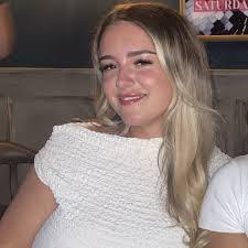 Emily Kettering's Instagram, Twitter & Facebook