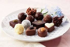 Particolarmente indicati per festeggiare san valentino o per una calza della befana fai da te, non c'è in verità occasione nella quale questi cioccolatini non sono. Cioccolatini Fai Da Te Ricette Semplici E Veloci Da Fare A Casa Donnaclick Ricette Idee Alimentari Ricette Caramelle