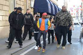 Floyd and his posse hit up roscoe's chicken and waffles in l.a. Floyd Mayweather S Bodyguard Is Possibly The World S Scariest Human Being Mirror Online