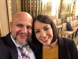 Gabriela Frias Oficial added a...