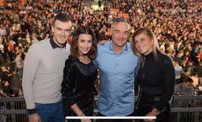 Nagy zsolt és oltai kata ismét gyermeket várnak. Borkai Zsolt Felesege Lanya Es Fia Is Nagy Labon El Nem Tudni Mibol