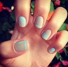Fancy daisies to cheer up your mood. Cute And Beautiful Spring Nail Art Ideas