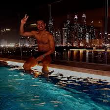 وجاء ذلك أثناء ظهور اللاعب أشرف بن شرقي ضمن برنامج رامز جلال والخاص ببرنامج المقالب ويتم إذاعته بشكل حصري على قناة أم بي سي مصر أثناء وقت الإفطار بشكل يومي. Ø·Ø§Ø±Ù‚ Ø­Ø§Ù…Ø¯ Ø§Ù†Ø³ØªÙ‚Ø±Ø§Ù…