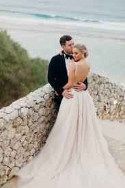 Hannah Polites Ties The Knot In Stunning Bali Affair Glamorous Wedding Wedding Dresses Bride And Groom Pictures
