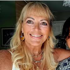 Eileen Walsh talks about how her decades-long friendship with Cillian  Murphy translates to the screen. https://cbsn.ws/3OPftlT