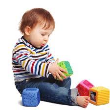 An occupational therapist shares simple yet fun play dough activities for preschoolers to support their fine motor development. Stage 2 Solitary Play Seriously Kids