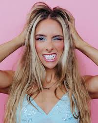 POV you leave the art show early with your date 🤭 Models: @creativevice +  @sophia_campana Stylist: @hannahleighjaskot Host: @mwcreativenight Ph:  @sarzselz