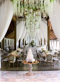 Elegantly Classic Spring Southern Wedding In Kentucky From Leslee Mitchell Photography Modwedding Southern Wedding Wedding Classic Wedding Decorations